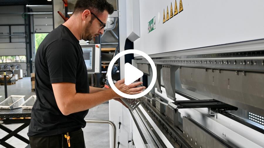 PLOOIBANK EN LASERSNIJMACHINE VOOR EXTRA ACTIVITEIT