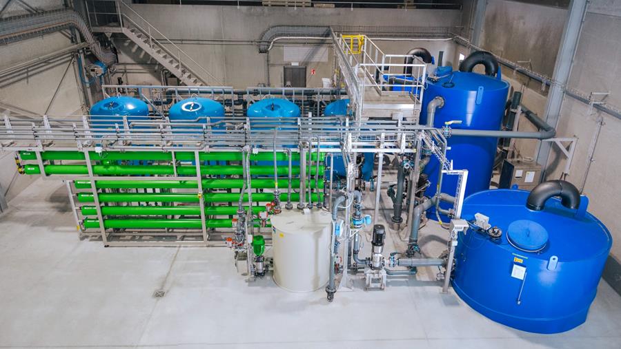 Veos zet bloed om in drinkbaar water met nieuwe zuiveringsinstallatie