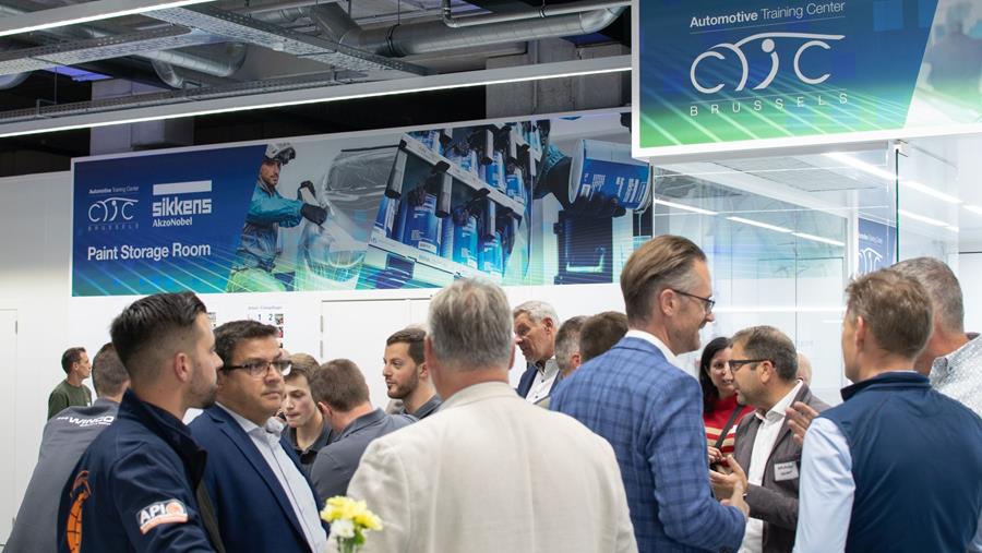 AkzoNobel opent nieuw Automotive Training Centre in België
