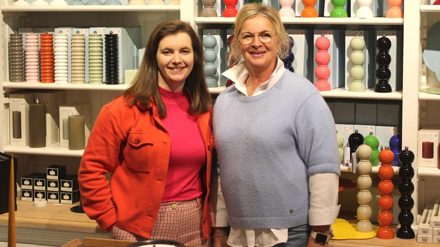 Mère et fille: un magasin d'articles de cuisine pour chacune