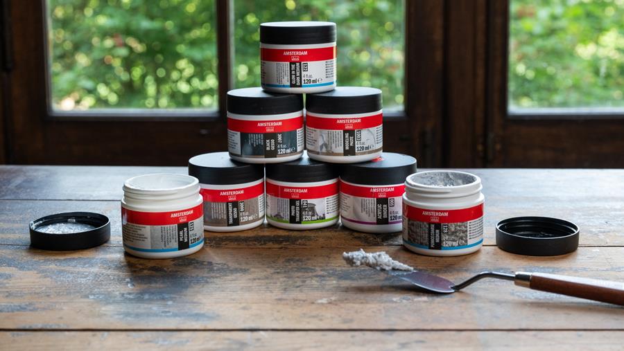 Royal Talens biedt Amsterdam Acrylic Mediums aan in nieuw, compact formaat