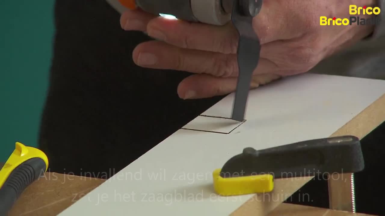 Hoe zaag je invallend met een multitool?